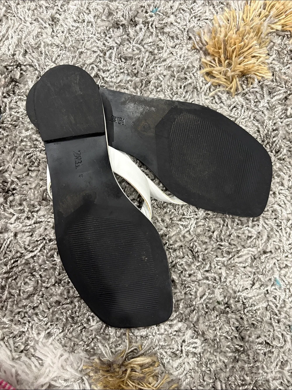 Zara White Square-Toe Leather Thong Sandals - Picture 2 of 3
